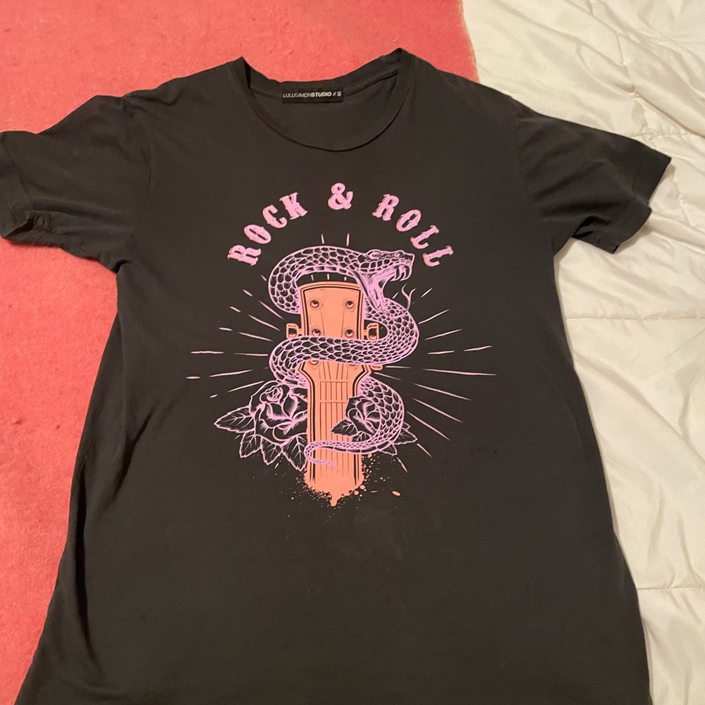 Rock & roll graphic tee, perfect t condition. FREESHIPPING